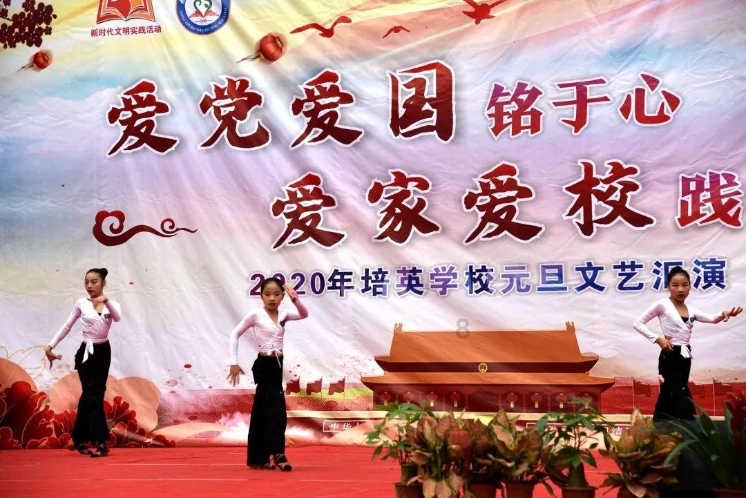 闪亮派对上的女孩